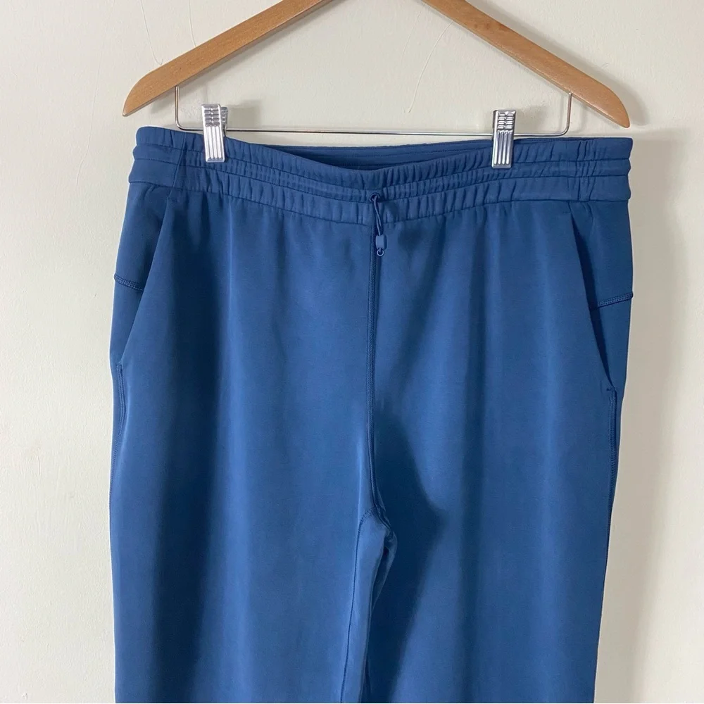 LIKE NEW Lululemon Softstreme High Rise Straight Leg Crop Pants True Navy - 12